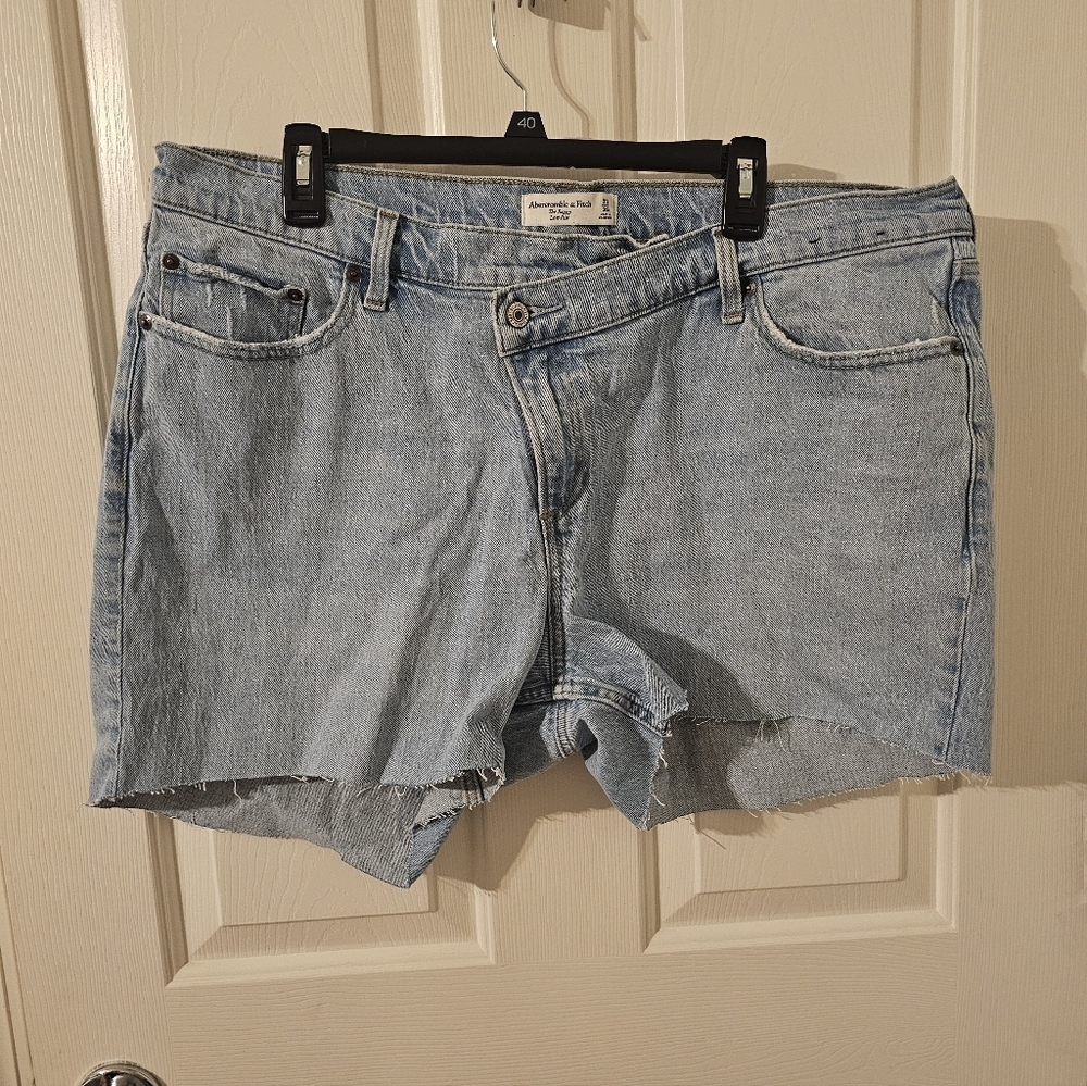 Abercrombie & Fitch light wash denim cutoff shorts Curve Love Size 33